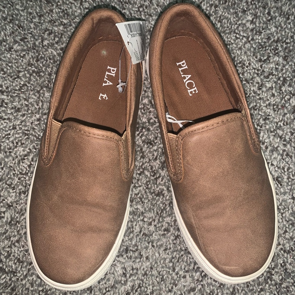 Children’s Place Boys Shoes size 2 NWT